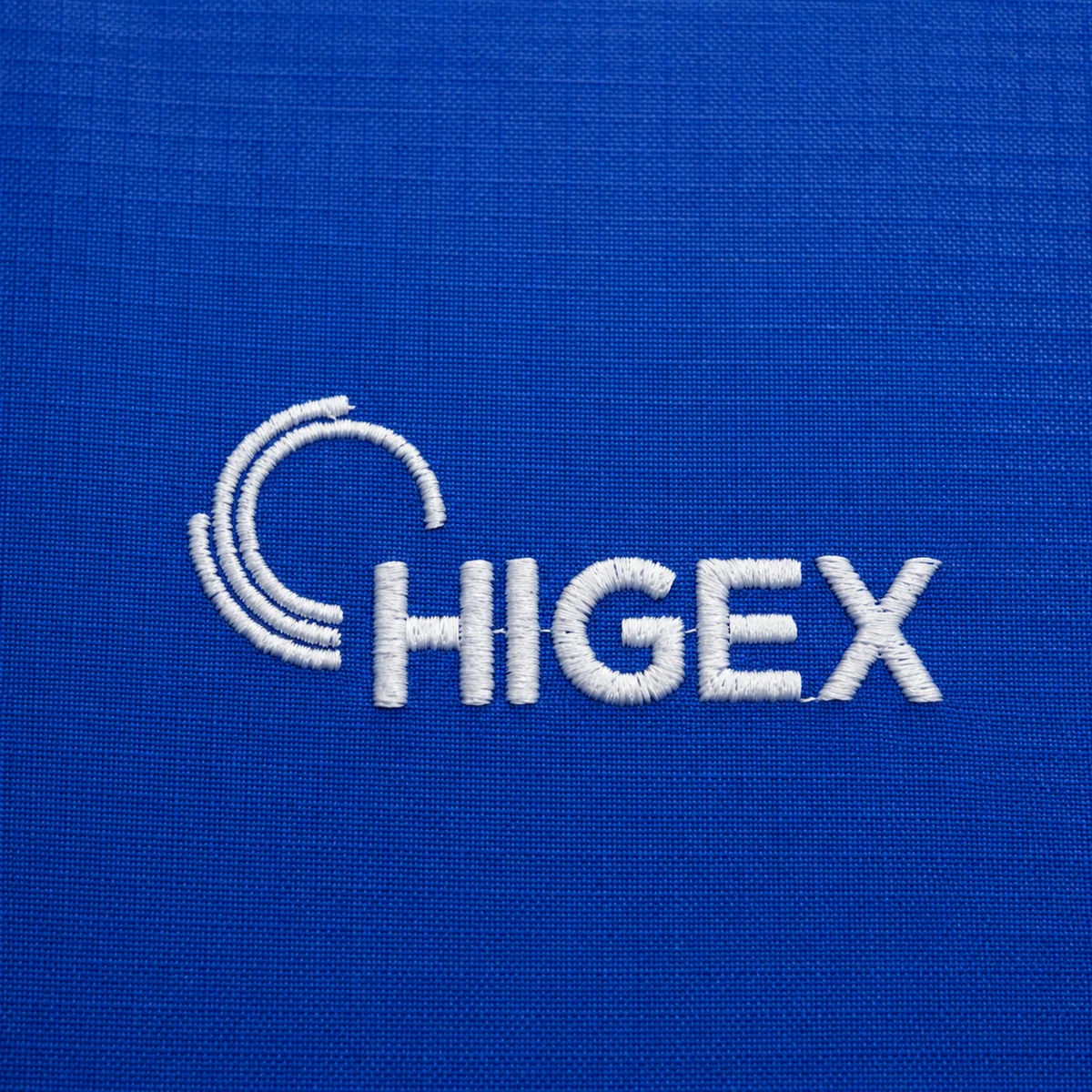 Bordado Higex em tecido azul